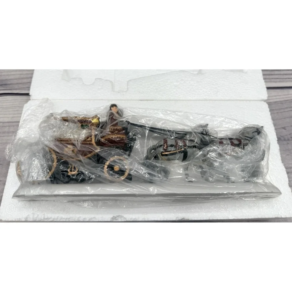 DEPT 56 THE‎ HERITAGE VILLAGE COLLECTION ROYAL COACH - RETIRED